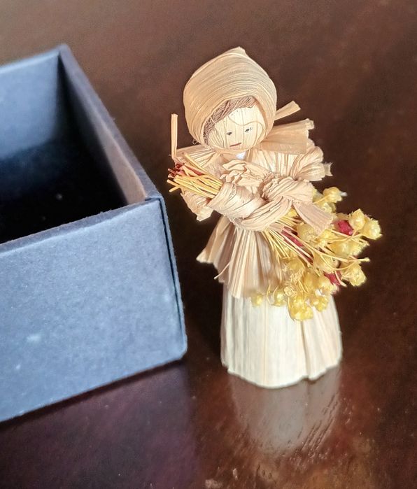 Mini bonequinha de folha de milho