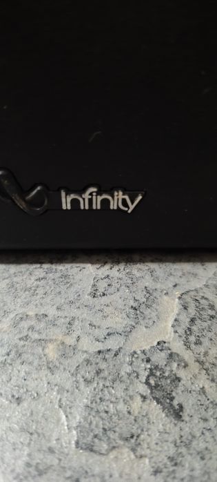Conjunto de altifalantes com buffer Infinity 
Com duas colunas