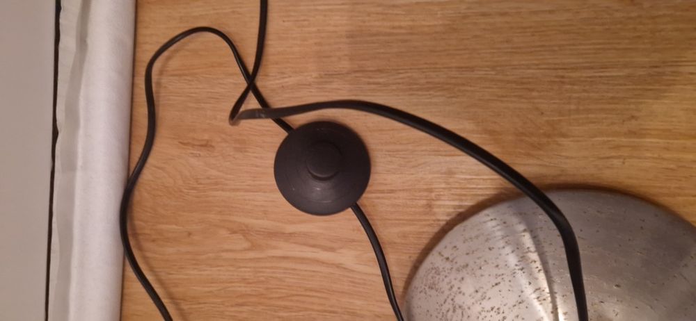 Candeeiro de pé,  com dois focos