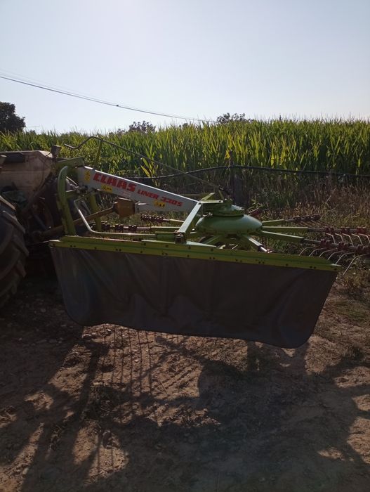 Juntador de feno Claas