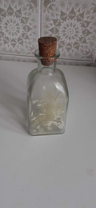 Garrafinha com flores secas