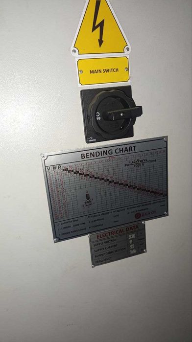 Листогиб DENER 3000 мм робоче поле 220 тон гибка 3000 мм гідравлічний