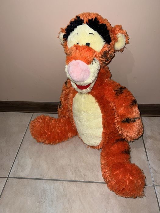 Tygrysek winnie the pooh disney store  disneyland
