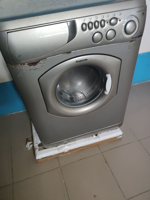 Продам стиральную машину Ariston