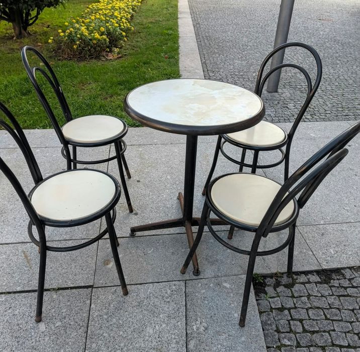 Conjunto de Mesa Redonda com 4 Cadeiras – Esplanada ou Jardim