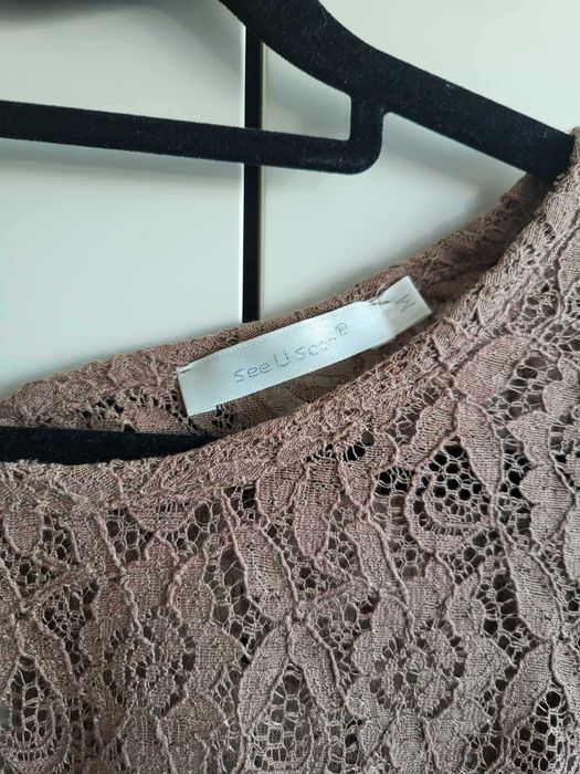 T-Shirt Renda Taupe com Laços