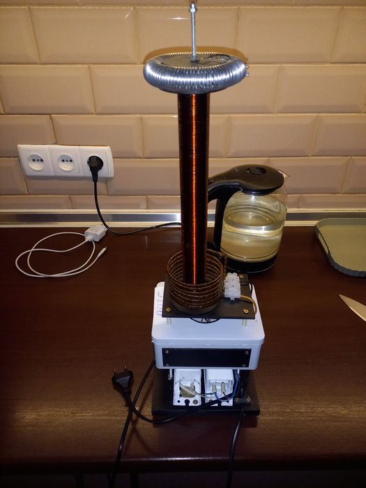 Продам котушку трансформатор тесла прямого ввімкнення в мережу.