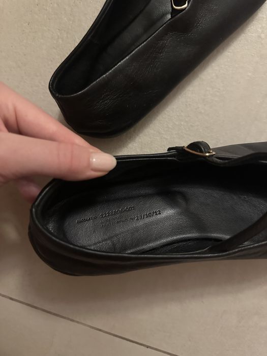 Балетки від Arket