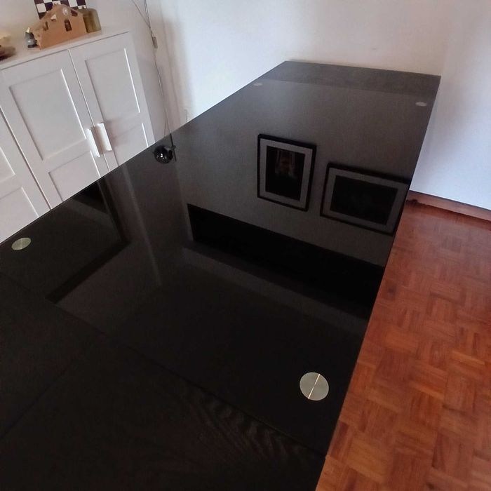 Mesa de Jantar Extensível – Vidro Preto | Excelente Estado