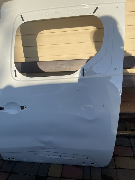 Двері багажника Renault Expresso
