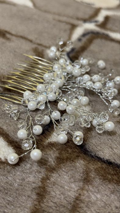 Весільна прикраса у волосся