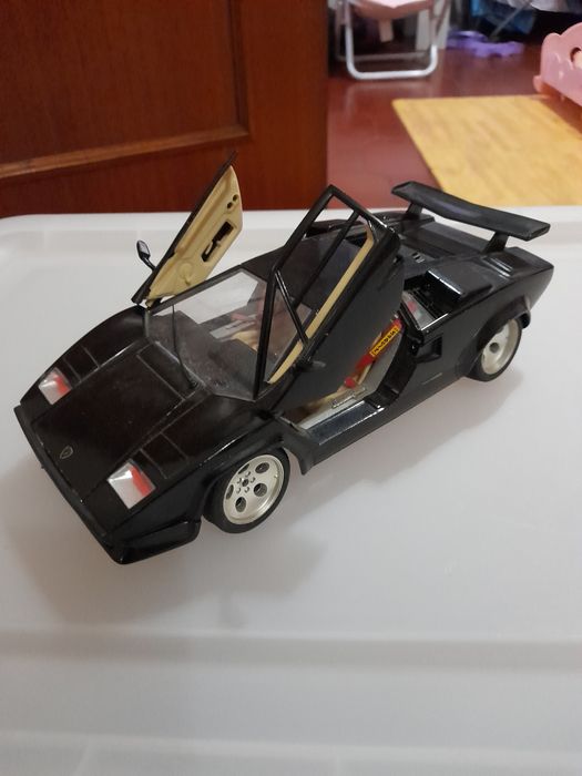 Carros metálicos