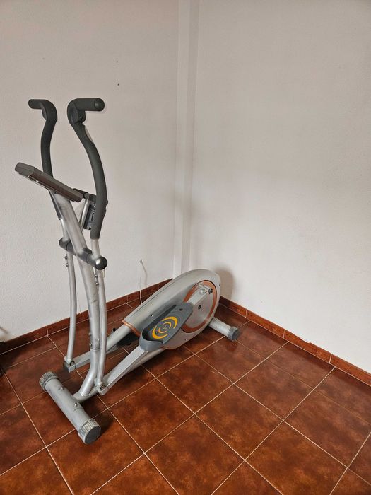 Máquina de Cardio e Manutenção Física – Excelente Estado