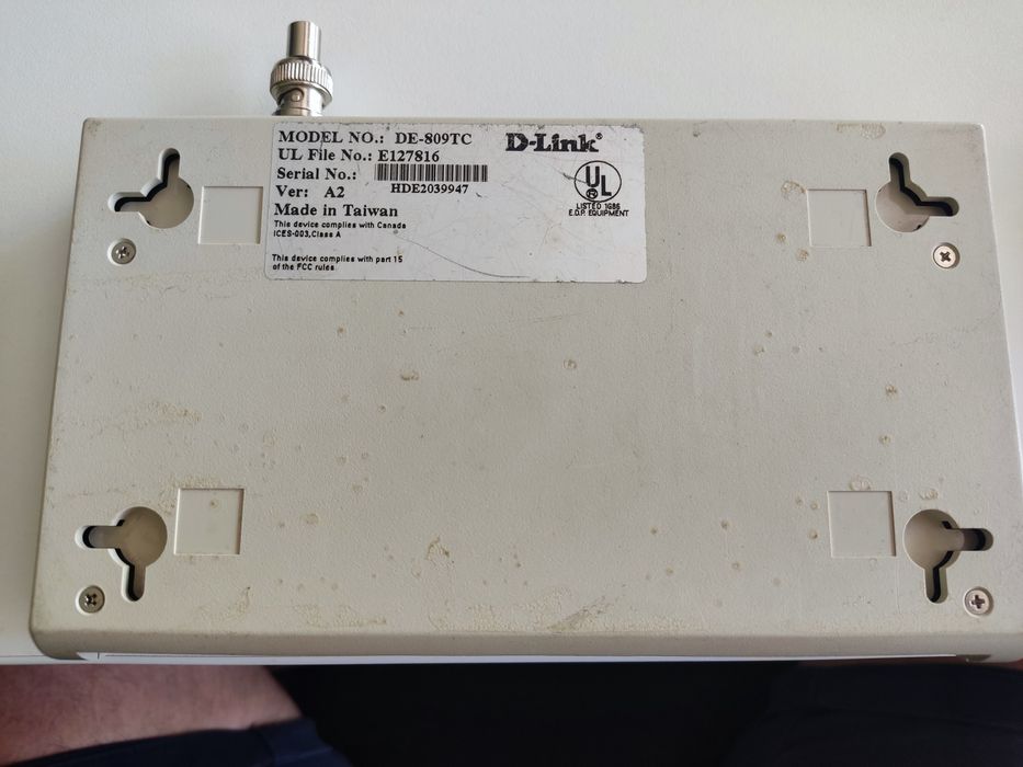 Switch D-Link DE-809TC