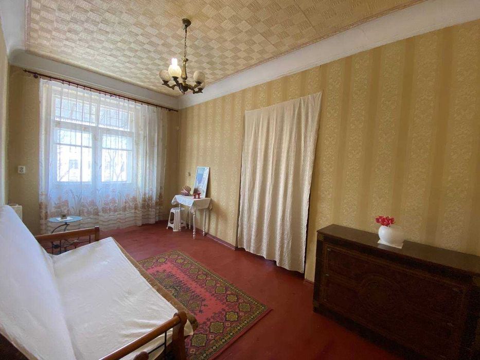 Продаётся двухкомнатная квартира по улице Соборности, ост. Театральная