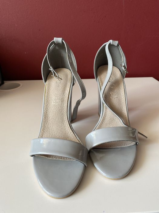 Buty na obcasie