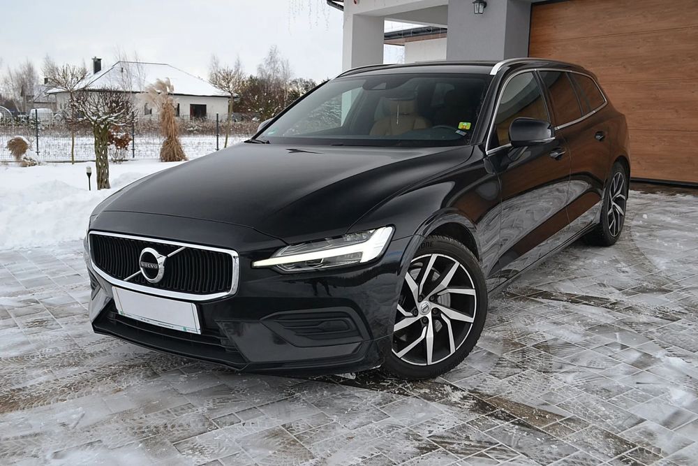 Volvo V60 19r.2.0T5benz250KMskóraKarmeNawiLEDinscriptionWirtualcocpitCzarnySufit