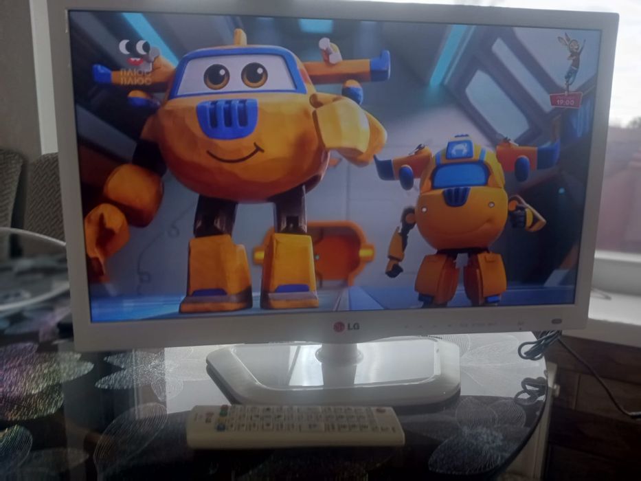 телевізор LG 22ln457u телевізор