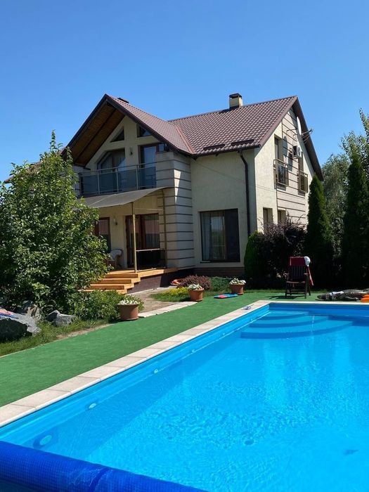 Аренда добротного дома с бассейном Обуховка