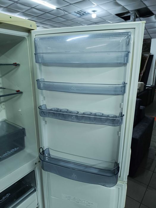 Двокамерий холодильник Snaige RF310