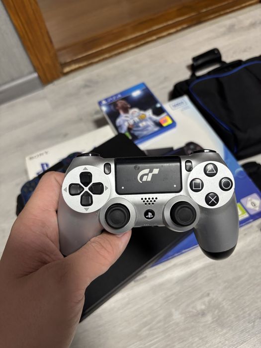 Konsola Sony PlayStation 4 (PS4) 500GB + 2 pady + torba + gra FIFA 18