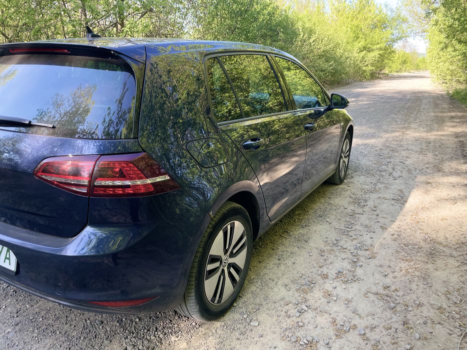 Оренда авто e-golf, citroen c4