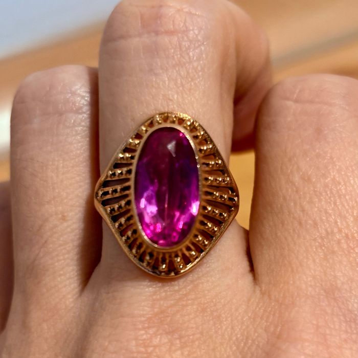 Złoty pierścionek z aleksandrytem