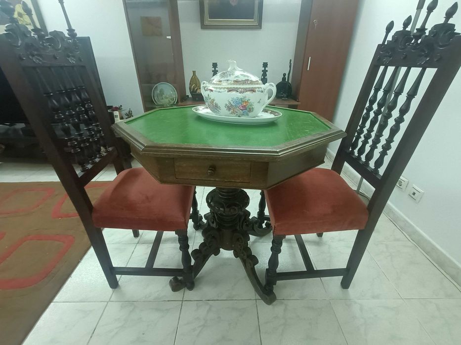 Mesa de Jogo Octogonal Reversível (Cartas/Xadrez) e/ou 2 Cadeiras – Venda em Separado