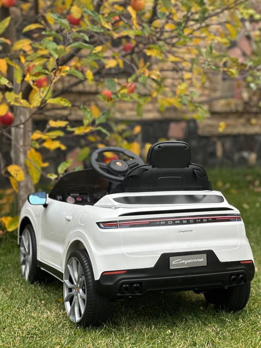 Дитяча машинка Porsche Cayenne — електромобіль для дітей