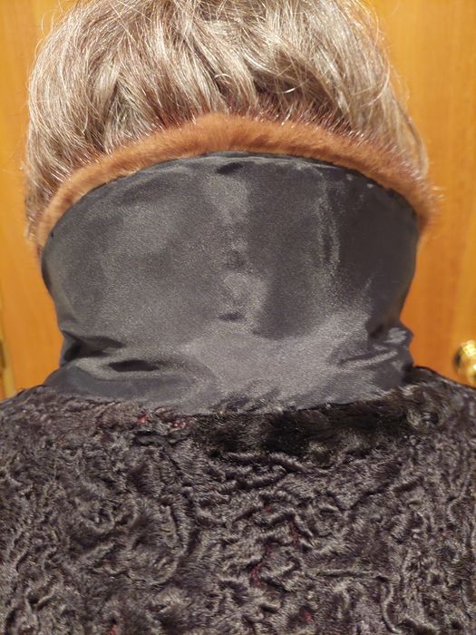 Casaco Senhora Vintage em Astrakan