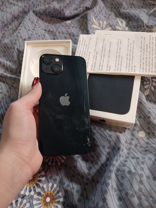 iPhone 13 на 128 ГБ в цвете Midnight