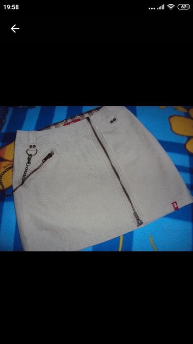 Короткая юбка с цепью