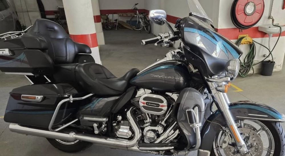 Harley-Davidson CVO FLHTKSE (2015) - Impecavel