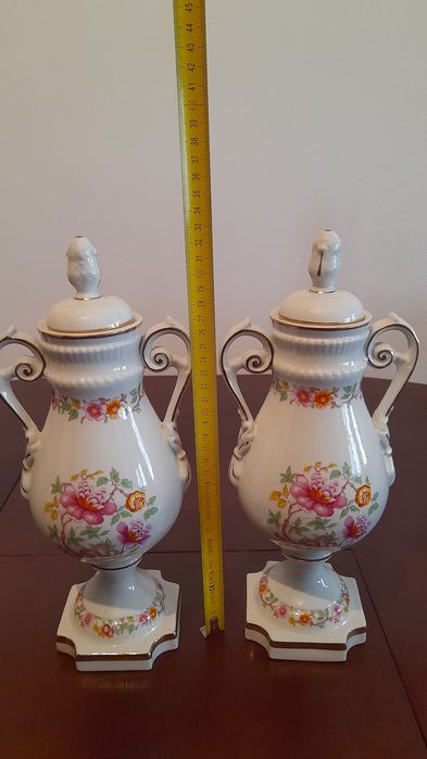 Conjunto em porcelana lindíssimo antigo.