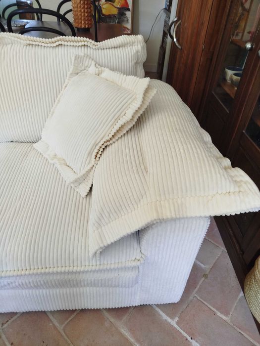 Sofá de 2 lugares Novo