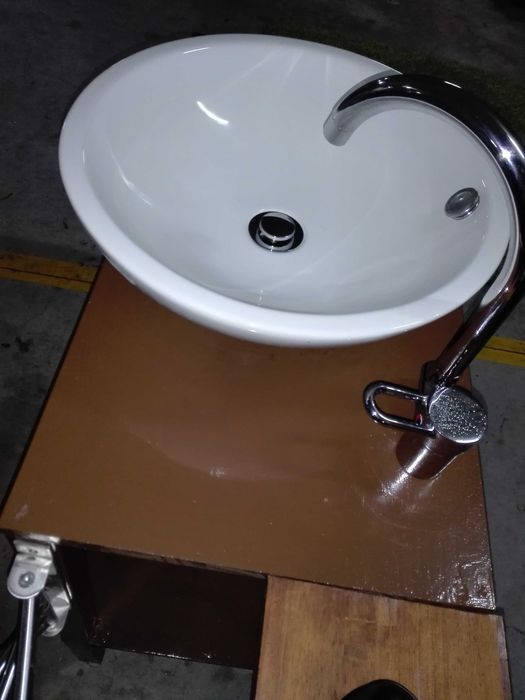 Vendo um lavatório-Móvel
