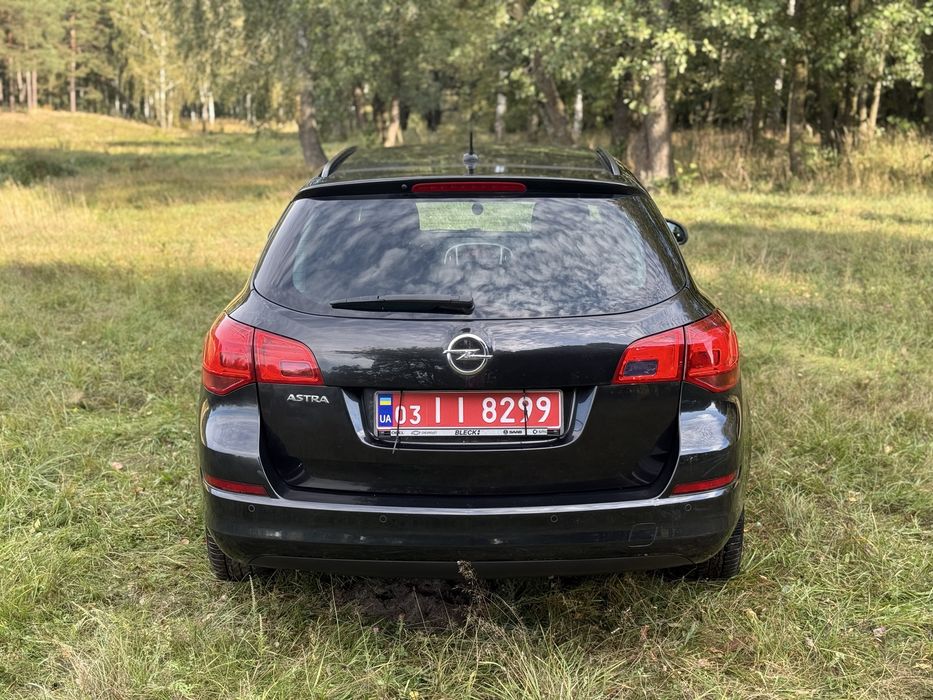 Продам Opel Astra J 2011, Бензин 1.6 Автомат