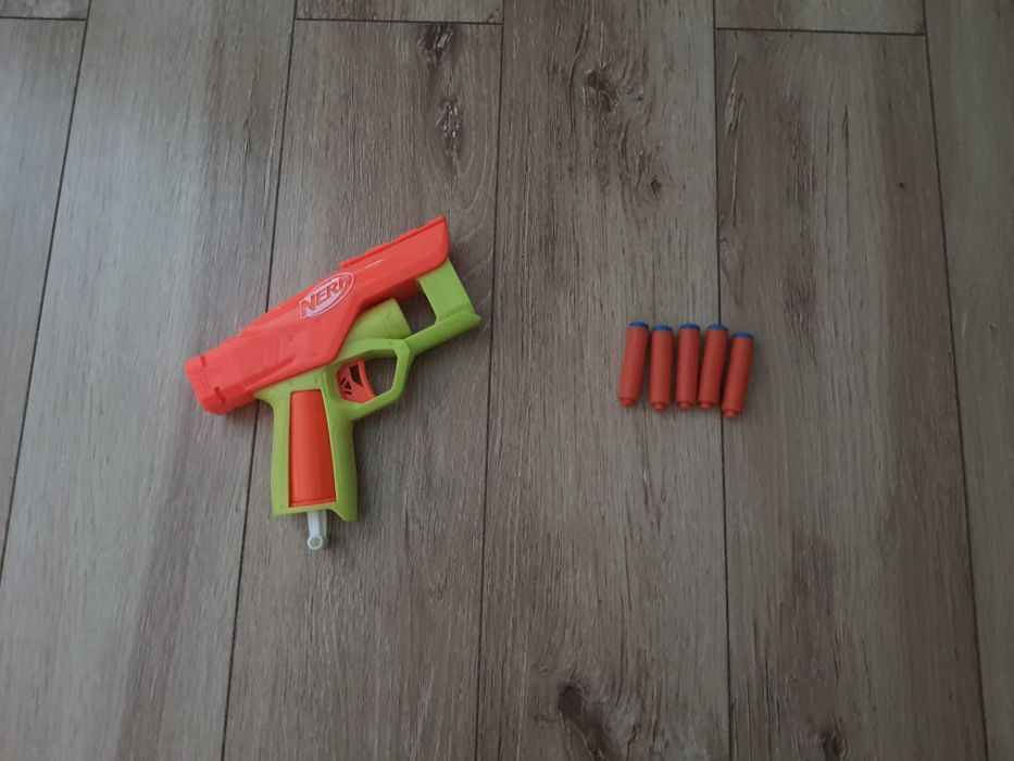 Pistolet NERF plus strzałki