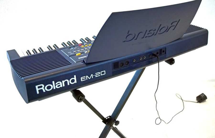 Órgão eletrónico Roland EM-20