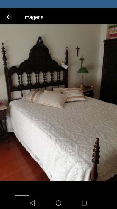 Cama de casal estilo século   XVII  com muito boa aparência.