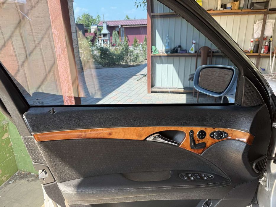 Mercedes-Benz E211 3.0D