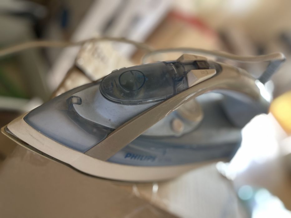 Праска Philips GC 3320