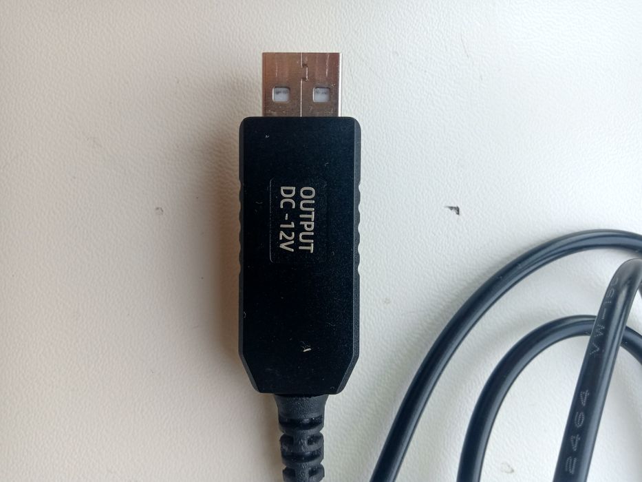 Кабель для підключення роутера , з'єднувач USB - штекер на 12 V.