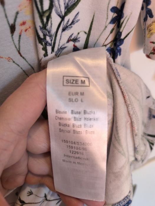 Bluzka w kwiaty M