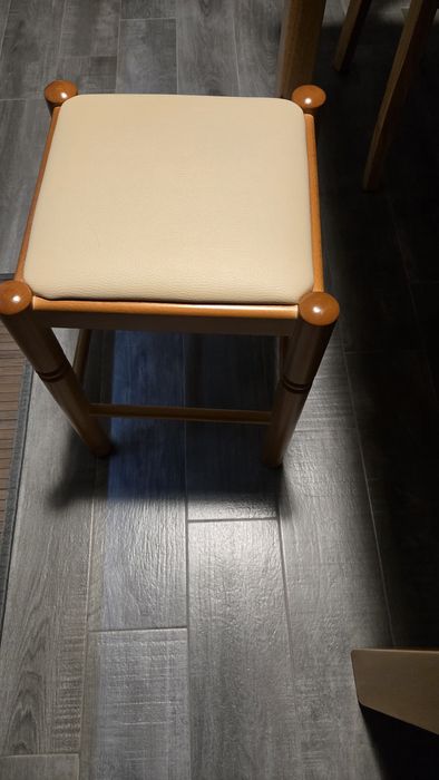 Mesa de cozinha em madeira maciça