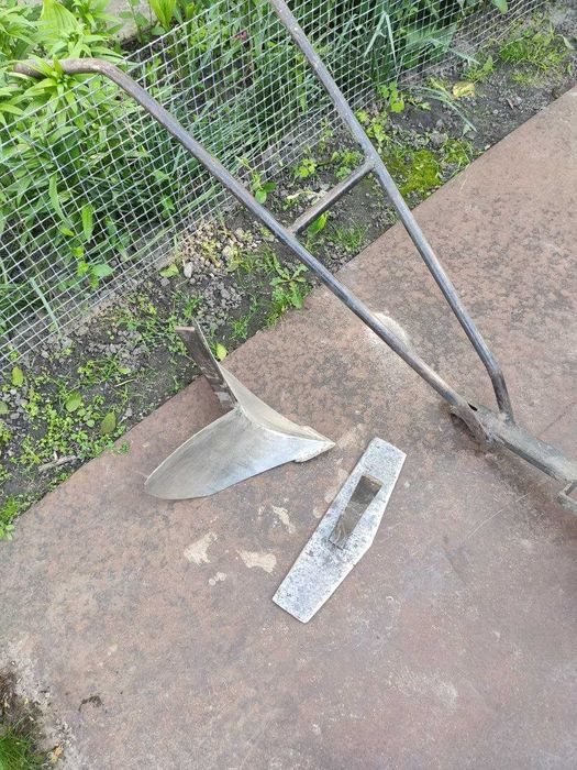 Окучник ручний (плуг, виорка, підгортальник) для картоплі