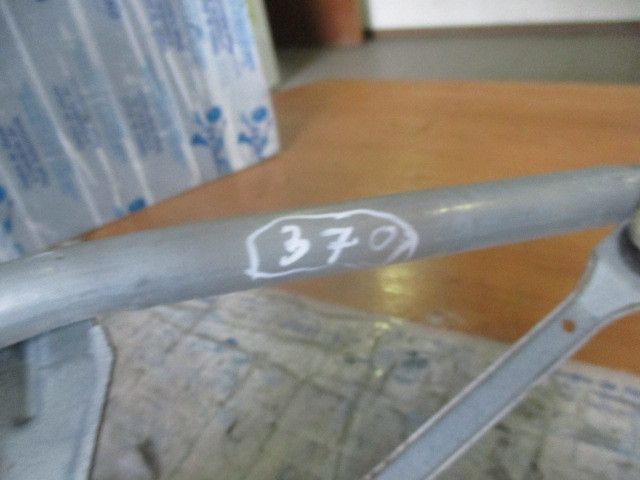Haste / braço de escova limpa vidros frente esquerda RENAULT Kangoo (K