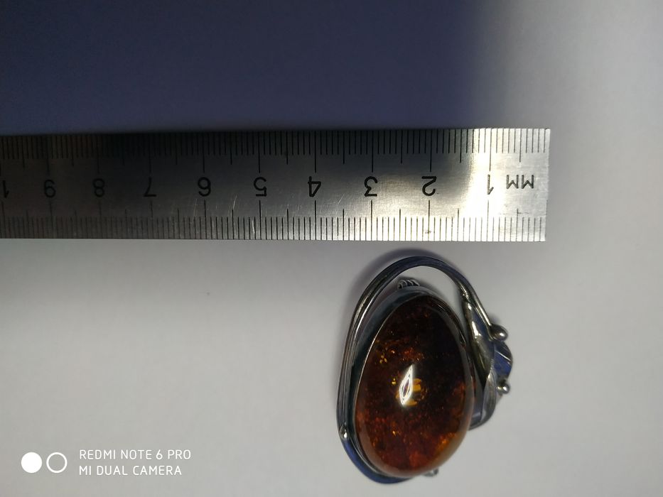 Вироби з натурального бурштину.