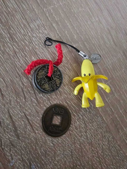 Zawieszka banan & chińskie monety szczęścia
