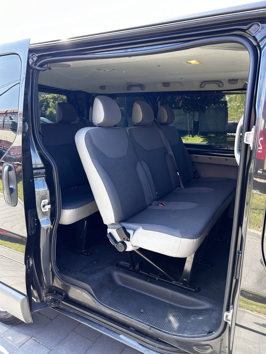 Wynajem Wypożyczalnia Aut Auta Renault Trafic 9 miejsc